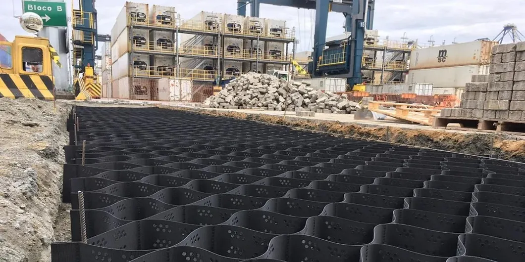 Teksturowane z otworami HDPE Geocell Wysoki komórkowy system zamknięcia pęcherz miodowy HDPE Geocell dla dróg Fundacja Ochrona nachylenia Parking Driveway Wall 6