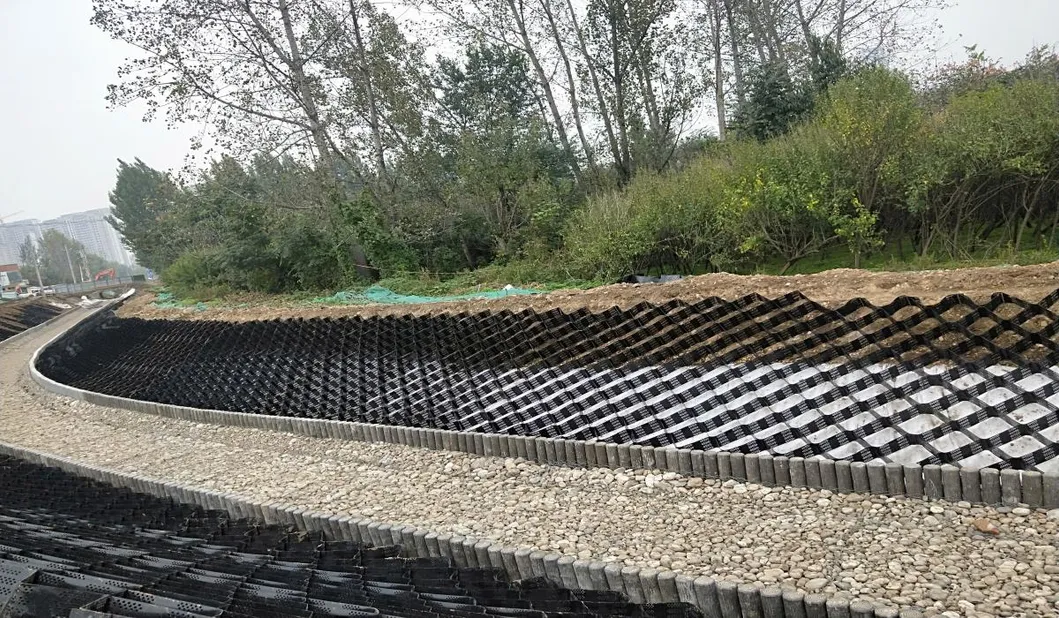 Teksturowane z otworami HDPE Geocell Wysoki komórkowy system zamknięcia pęcherz miodowy HDPE Geocell dla dróg Fundacja Ochrona nachylenia Parking Driveway Wall 7