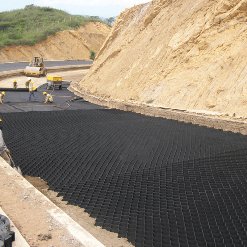 Antykorozyjna geokomórka Hdpe 50 mm do zbrojenia gleby na zboczu wzgórza drogowego