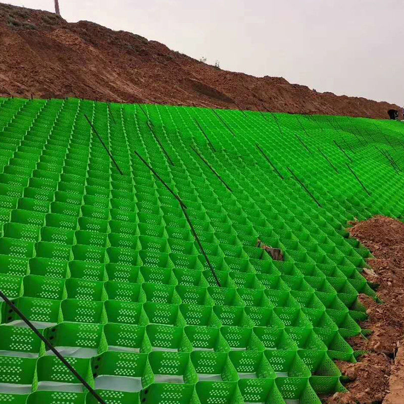 Antykorozyjna geokomórka Hdpe 50 mm do zbrojenia gleby na zboczu wzgórza drogowego