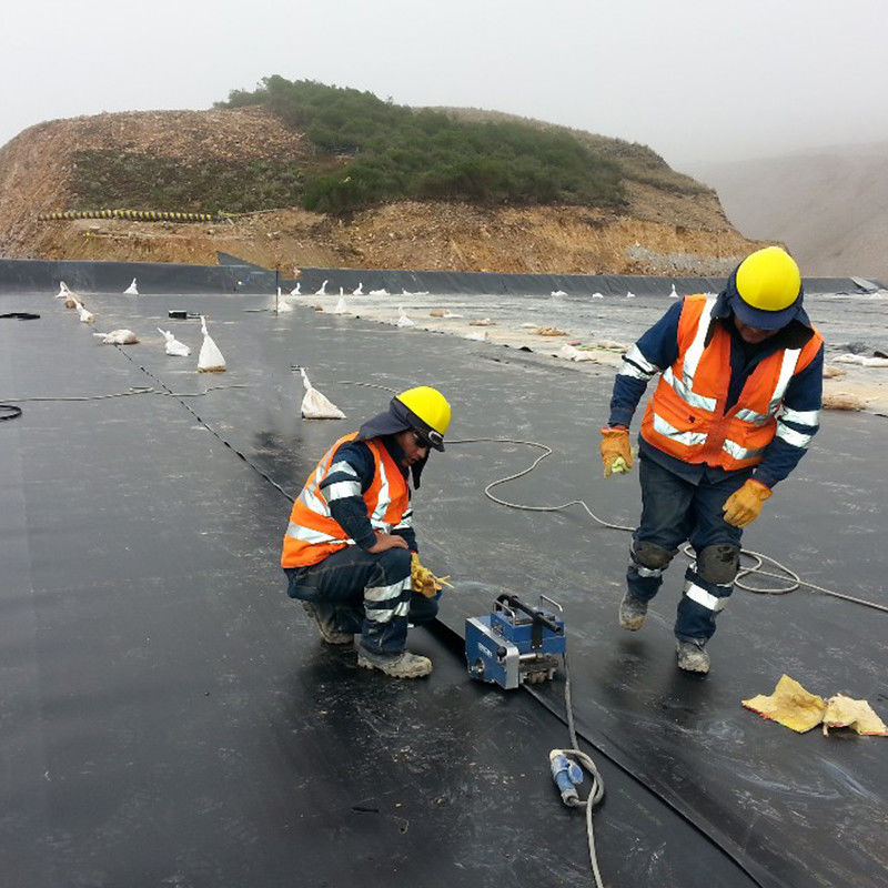 100% materiał dziewiczy ASTM Standard GM13 HDPE Geomembrane Liner 0.3mm 0.5mm 1.0mm 1.5mm 2.0mm Do składowni / jeziora krewetkowego