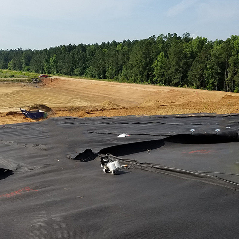 0.75mm 1mm Przeciwciśnieniowy Przeciwciśnieniowy Gładki HDPE Geomembrane Pond Liner do usuwania odpadów