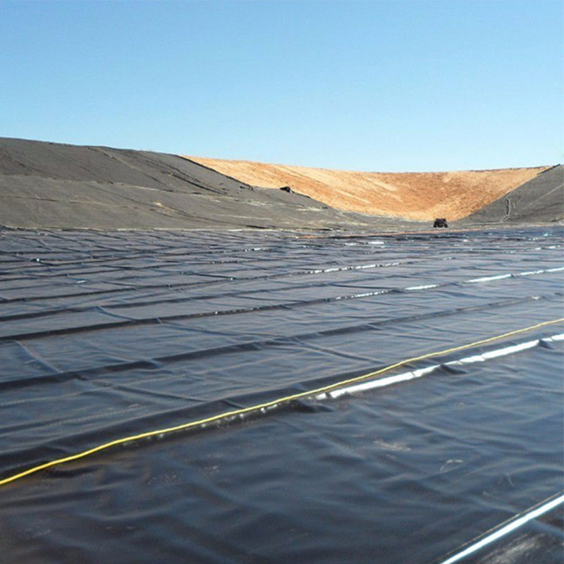 0.75mm 1mm Przeciwciśnieniowy Przeciwciśnieniowy Gładki HDPE Geomembrane Pond Liner do usuwania odpadów