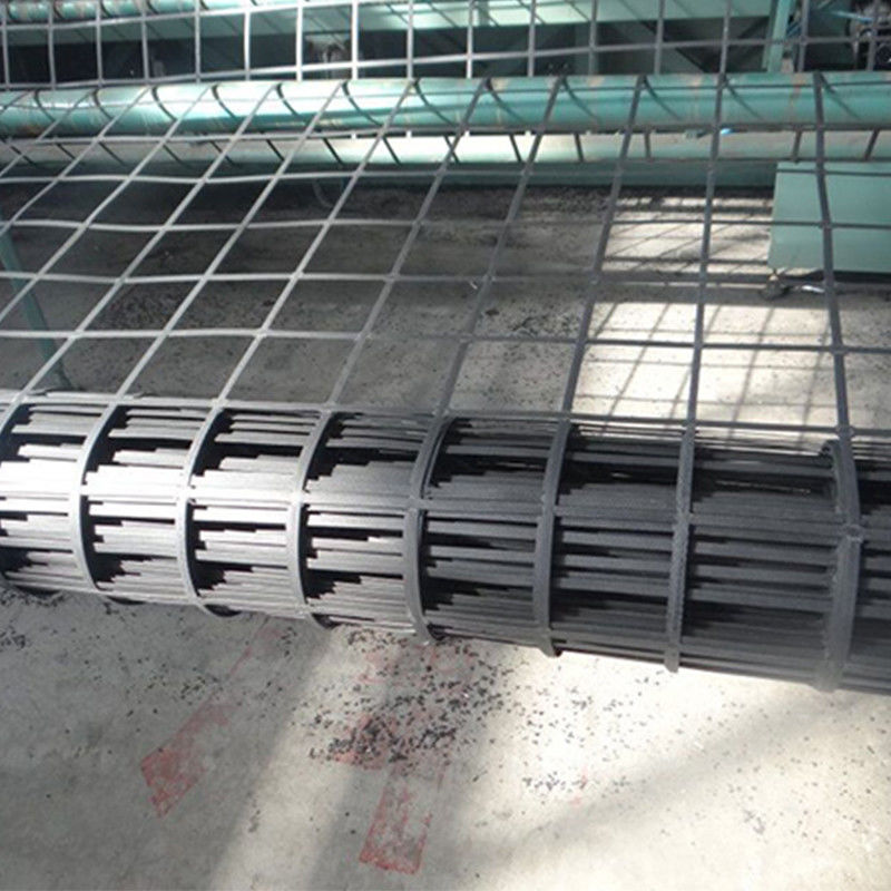 Wysoka wytrzymałość na napięcie Biaxial Welding Steel Plastic Composite Earthwork Geogrid For Soil Stabilization Funkcja antyerozyjna