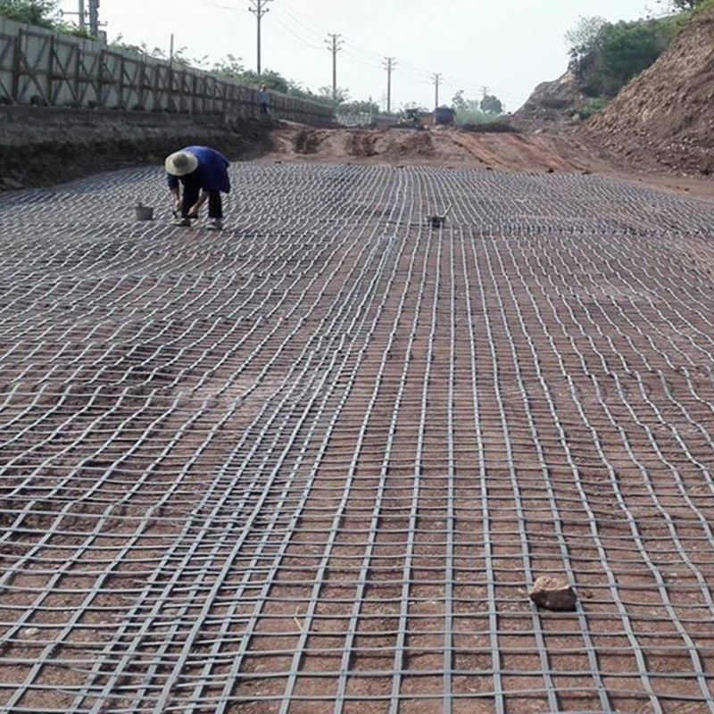 Wysoka wytrzymałość na napięcie Biaxial Welding Steel Plastic Composite Earthwork Geogrid For Soil Stabilization Funkcja antyerozyjna