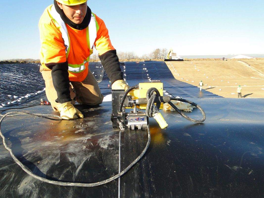 Trwała geomembrana HDPE do hodowli ryb, wodoodporna plastikowa wykładzina stawowa do zbiorników akwakultury, stawów i zbiorników wodnych