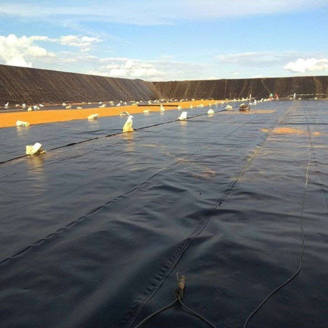 Geomembrana HDPE o wysokiej wytrzymałości z długą żywotnością do instalacji oczyszczania ścieków, projektów bioenergetycznych i przemysłowych zbiorników zbiorników wody