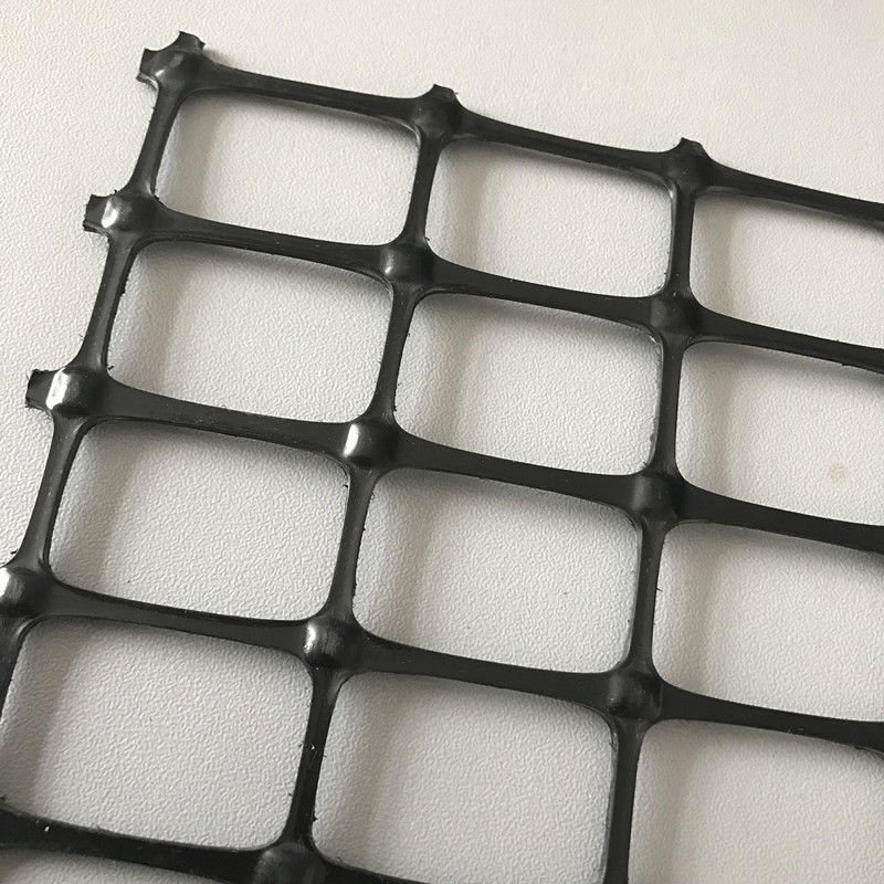Wysoka wytrzymałość na rozciąganie Biaxial Plastic Mesh 30kN/m Czarny PP/PET Geogrid Do wzmocnienia gleby i stabilizacji podstawy drogi