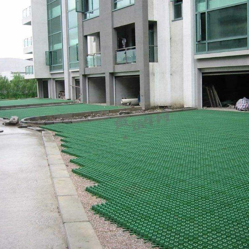 Wytrzymała kratka trawnikowa HDPE – przepuszczalna stabilizacja gruntu i stabilizator żwiru do podjazdów, parkingów i krajobrazu